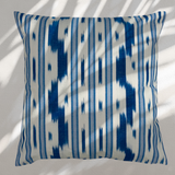 Kombi: Dekokissen mit Kissenfüllung 50 x 50 Ikat Muster blau Polyester Faserbällchen
